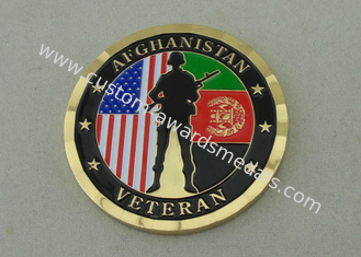 상자 패킹과 금 도금을 가진 고급장교에 의하여 아프가니스탄 각인되는 노병에 의하여 개인화되는 동전