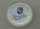 KC Royals는 다이아몬드 커트 가장자리와 2.0 인치로 각인된 고급장교에 의하여 동전을 개인화했습니다